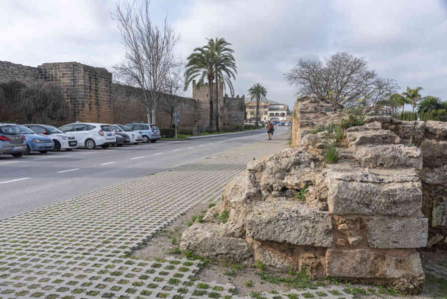 Mallorca - Alcúdia 24 - muralla.jpg